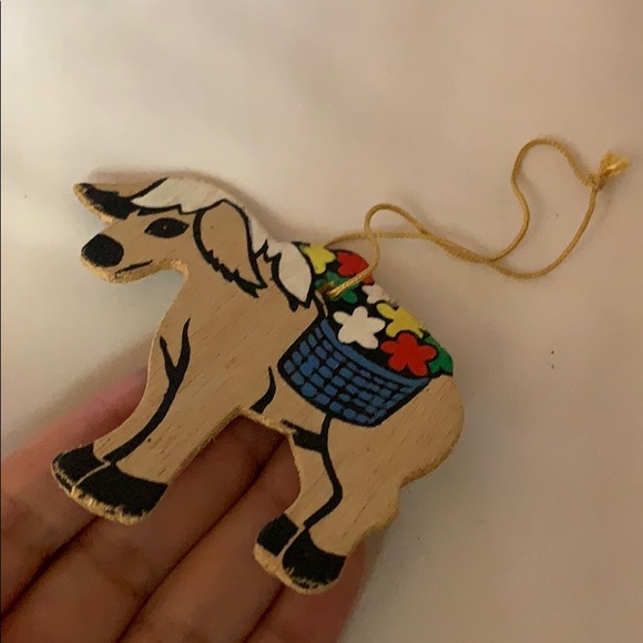 3” wooden donkey with flower 🌸 basket 🧺 ornament - Picture 7 of 13